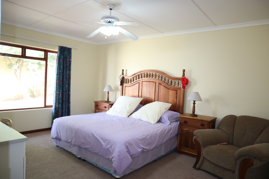 5 Bedroom Property for Sale in Wavecrest Eastern Cape